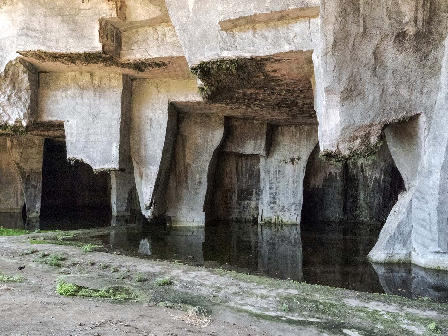 Parque Arqueológico de Neapolis. Cuevas01 copia