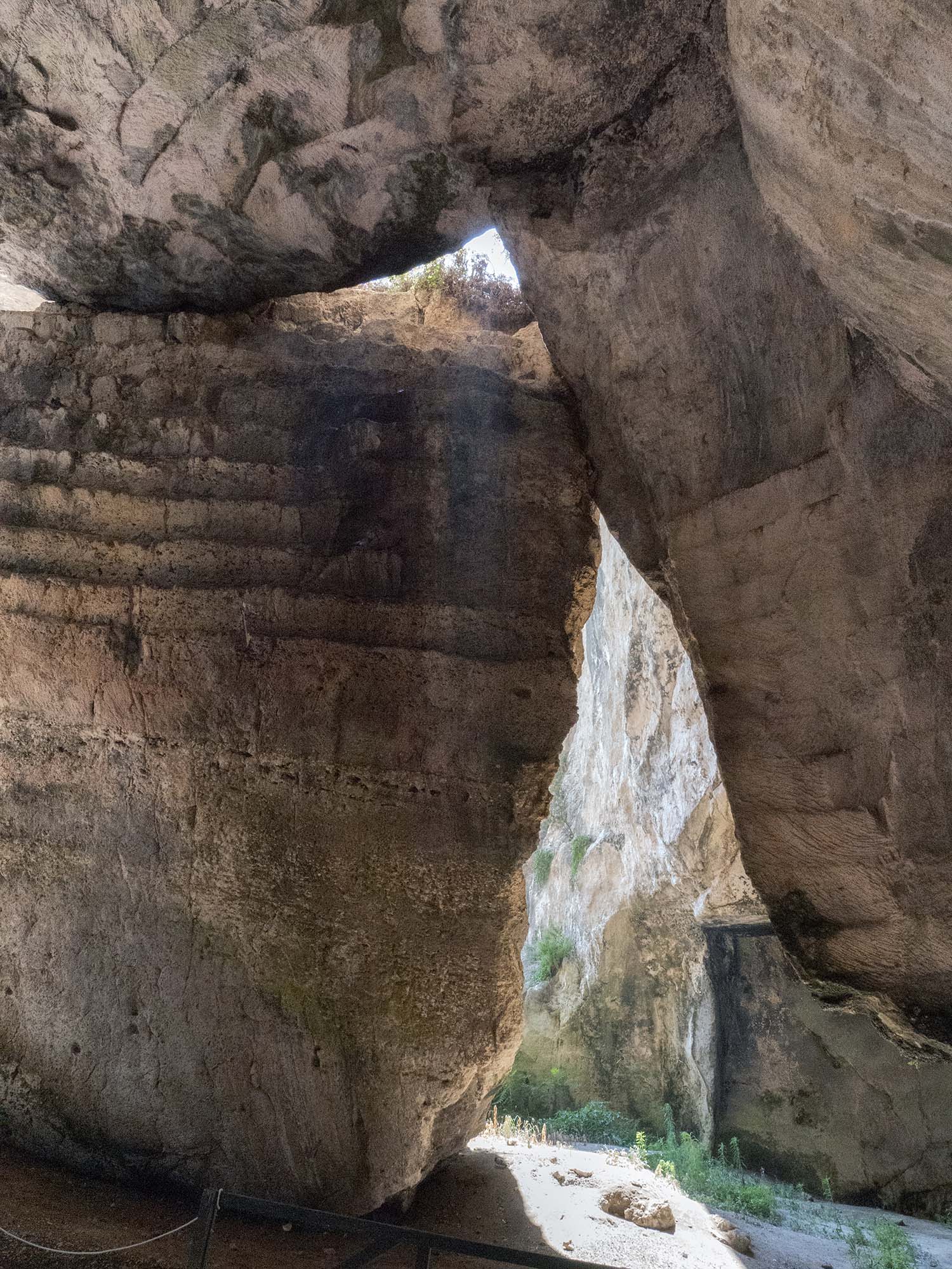 Parque Arqueológico de Neapolis. Cuevas04 copia